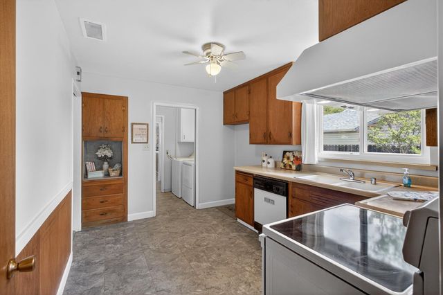 153 Globe Ave, Sacramento, CA 95815