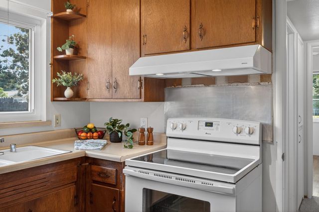 153 Globe Ave, Sacramento, CA 95815