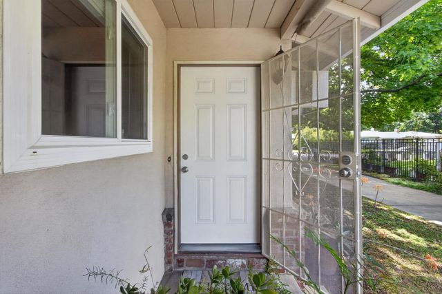 153 Globe Ave, Sacramento, CA 95815