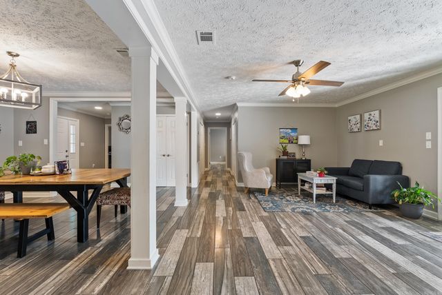 7 River Oaks Boulevard, Searcy, AR 72143