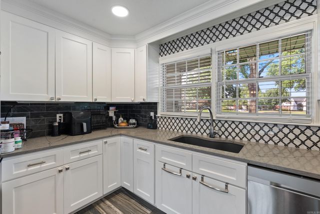 7 River Oaks Boulevard, Searcy, AR 72143