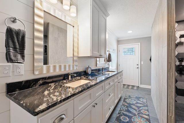 7 River Oaks Boulevard, Searcy, AR 72143