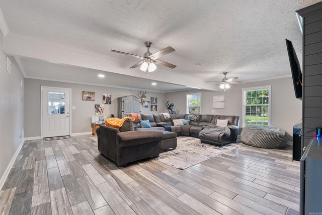 7 River Oaks Boulevard, Searcy, AR 72143