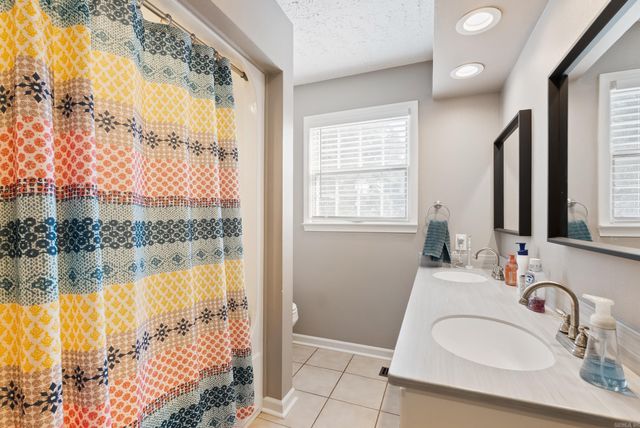 7 River Oaks Boulevard, Searcy, AR 72143