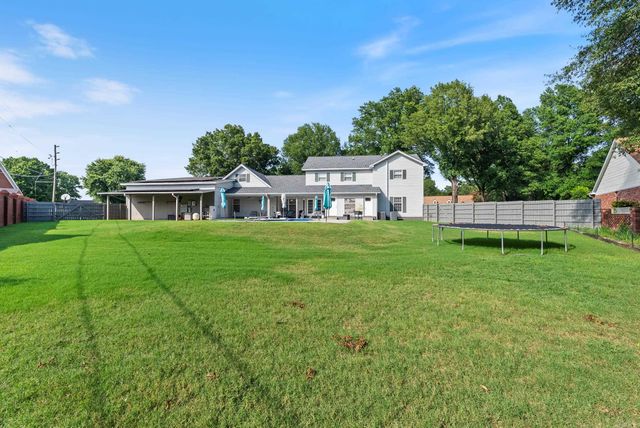 7 River Oaks Boulevard, Searcy, AR 72143