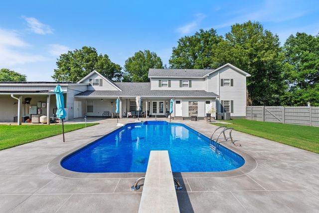 7 River Oaks Boulevard, Searcy, AR 72143