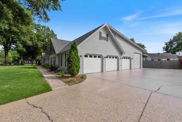 7 River Oaks Boulevard, Searcy, AR 72143