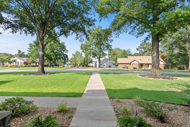 7 River Oaks Boulevard, Searcy, AR 72143