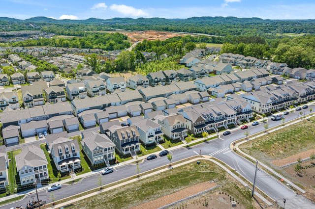1043 Braidwood Ln, Franklin, TN 37064