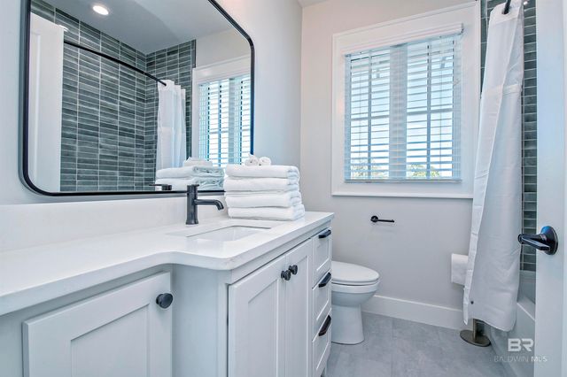 815 Kingston Lane, Gulf Shores, AL 36542