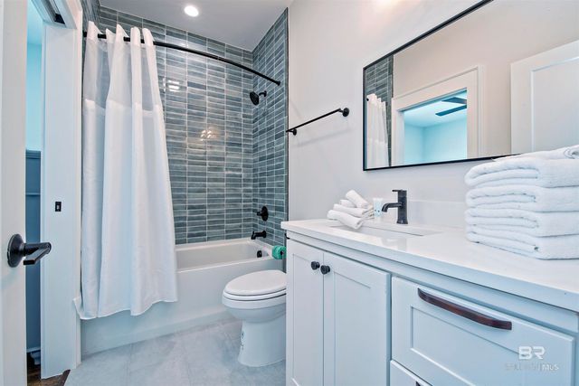 815 Kingston Lane, Gulf Shores, AL 36542