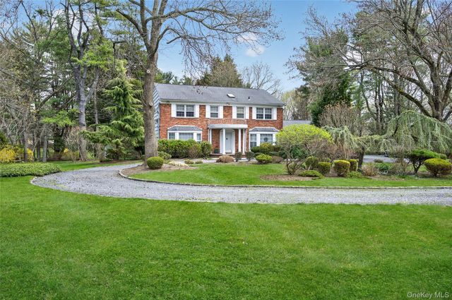 18 Quaker Ridge Drive, Brookville, NY 11545