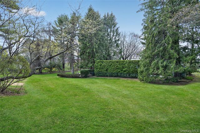 18 Quaker Ridge Drive, Brookville, NY 11545