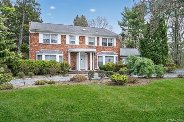 18 Quaker Ridge Drive, Brookville, NY 11545