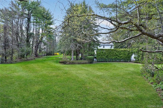 18 Quaker Ridge Drive, Brookville, NY 11545