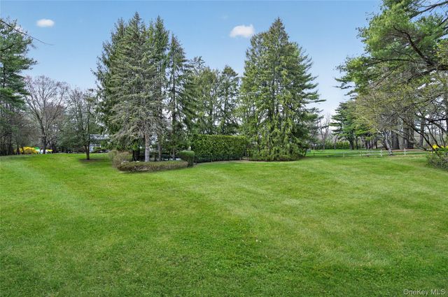 18 Quaker Ridge Drive, Brookville, NY 11545