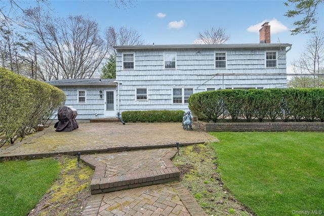 18 Quaker Ridge Drive, Brookville, NY 11545