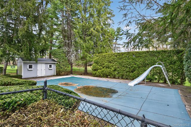 18 Quaker Ridge Drive, Brookville, NY 11545