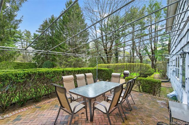 18 Quaker Ridge Drive, Brookville, NY 11545