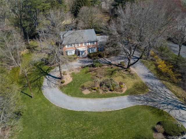 18 Quaker Ridge Drive, Brookville, NY 11545