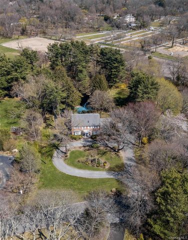 18 Quaker Ridge Drive, Brookville, NY 11545