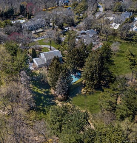 18 Quaker Ridge Drive, Brookville, NY 11545