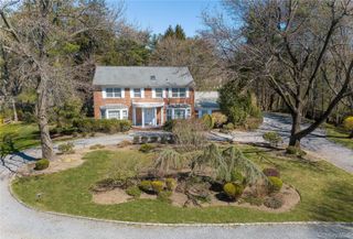 18 Quaker Ridge Drive, Brookville, NY 11545