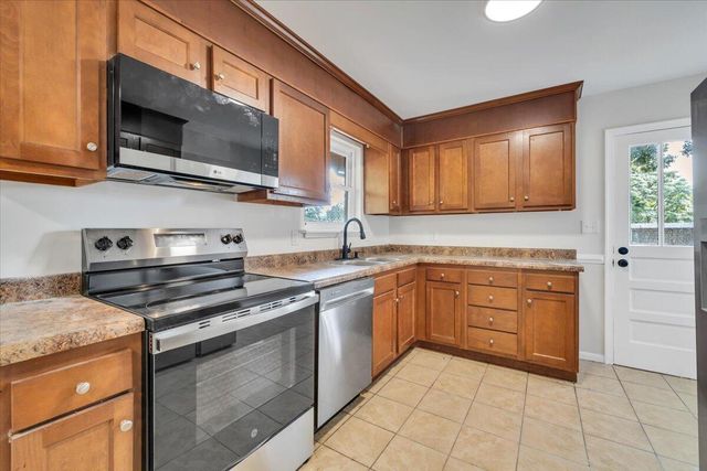 678 E Augusta AVE, Vinton, VA 24179