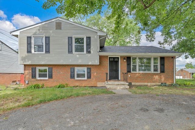 678 E Augusta AVE, Vinton, VA 24179