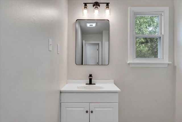 678 E Augusta AVE, Vinton, VA 24179