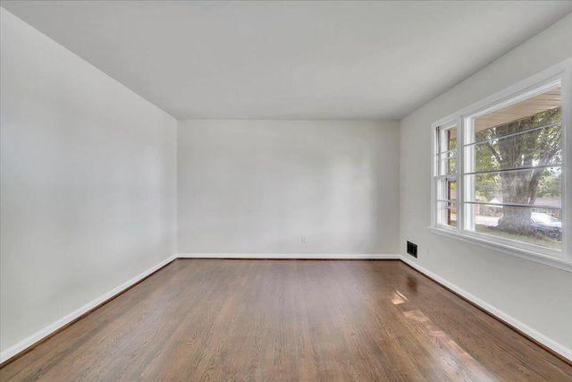 678 E Augusta AVE, Vinton, VA 24179