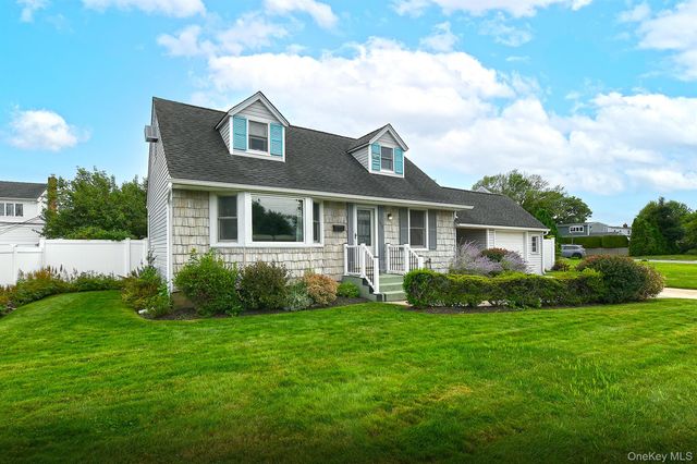 3642 Lark Street, Levittown, NY 11756