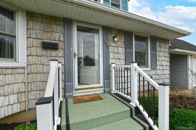 3642 Lark Street, Levittown, NY 11756