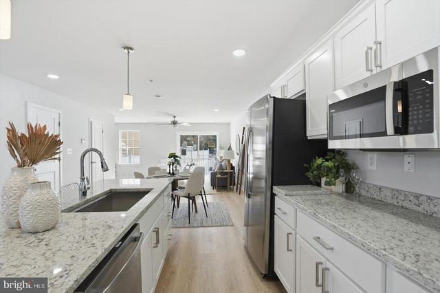 715 HAMMONDS LN, Baltimore, MD 21225