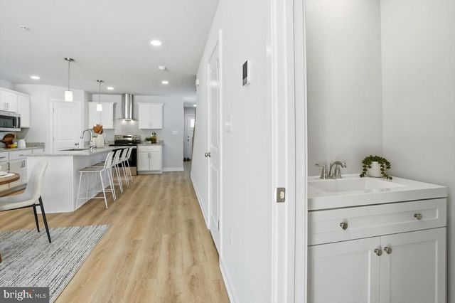 715 HAMMONDS LN, Baltimore, MD 21225