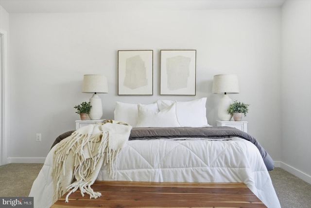 715 HAMMONDS LN, Baltimore, MD 21225