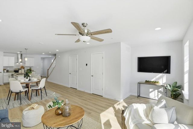 715 HAMMONDS LN, Baltimore, MD 21225