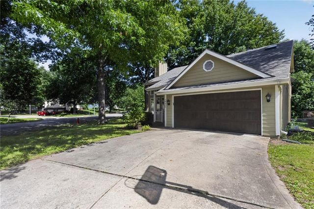10425 N Campbell Court, Kansas City, MO 64155