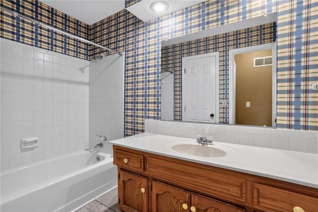 10425 N Campbell Court, Kansas City, MO 64155