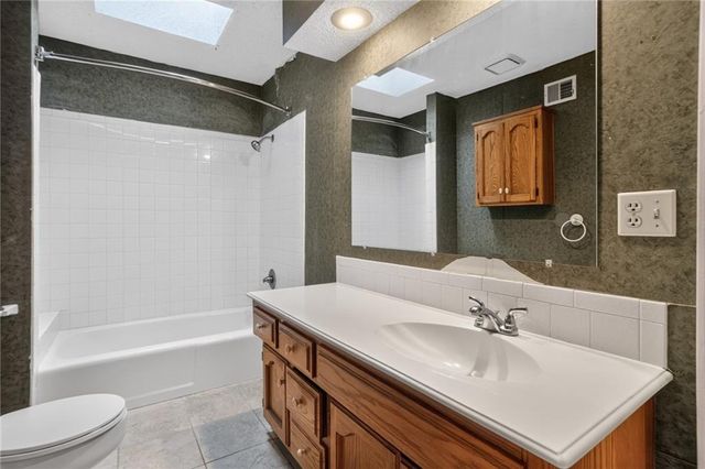 10425 N Campbell Court, Kansas City, MO 64155