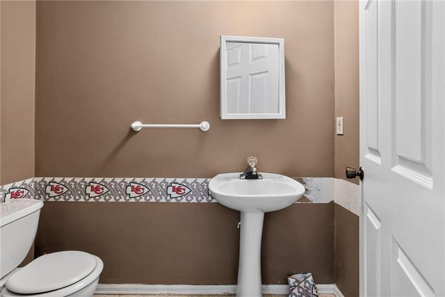 10425 N Campbell Court, Kansas City, MO 64155