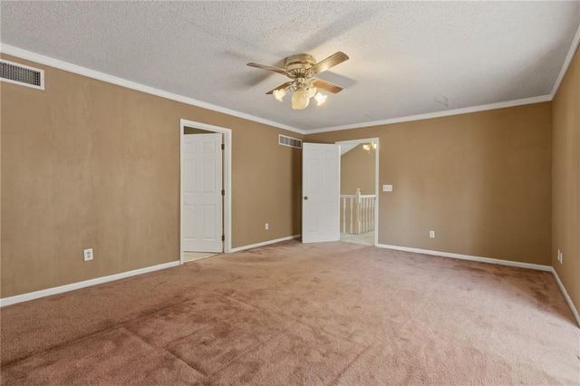 10425 N Campbell Court, Kansas City, MO 64155
