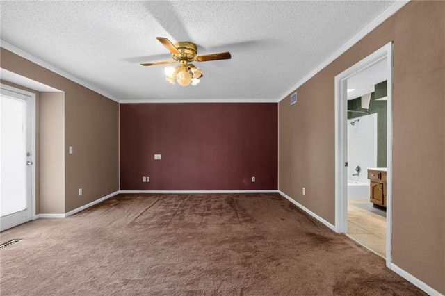 10425 N Campbell Court, Kansas City, MO 64155