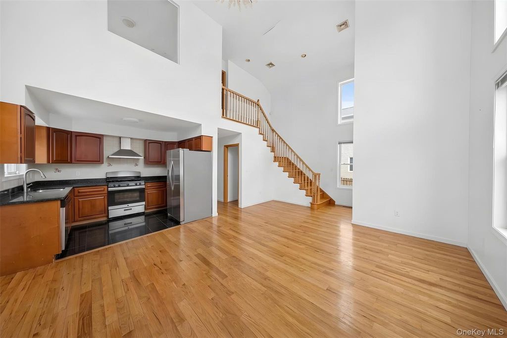 245-71 61st Avenue, Little Neck, NY 11362 — photo 4