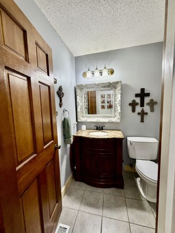 1051 Alex Dr, Lawrenceburg, TN 38464