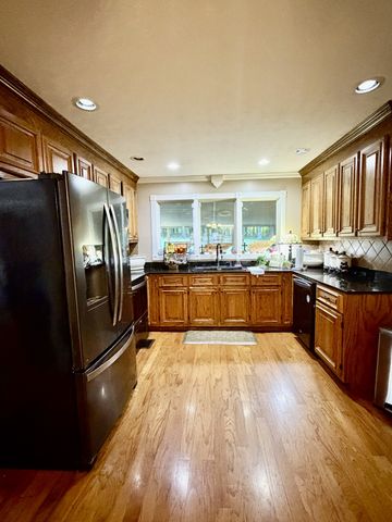 1051 Alex Dr, Lawrenceburg, TN 38464