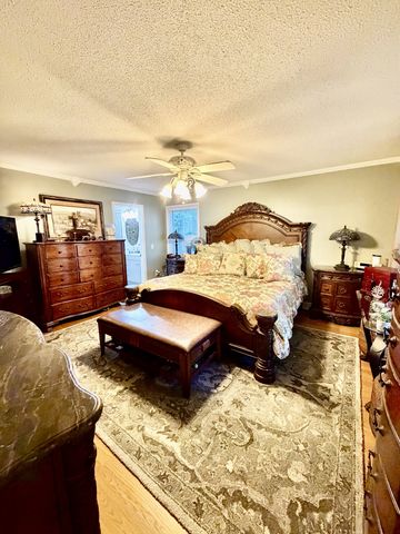 1051 Alex Dr, Lawrenceburg, TN 38464