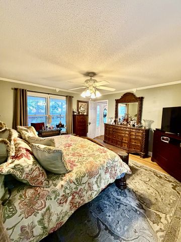 1051 Alex Dr, Lawrenceburg, TN 38464