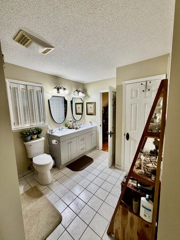 1051 Alex Dr, Lawrenceburg, TN 38464
