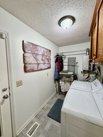 1051 Alex Dr, Lawrenceburg, TN 38464